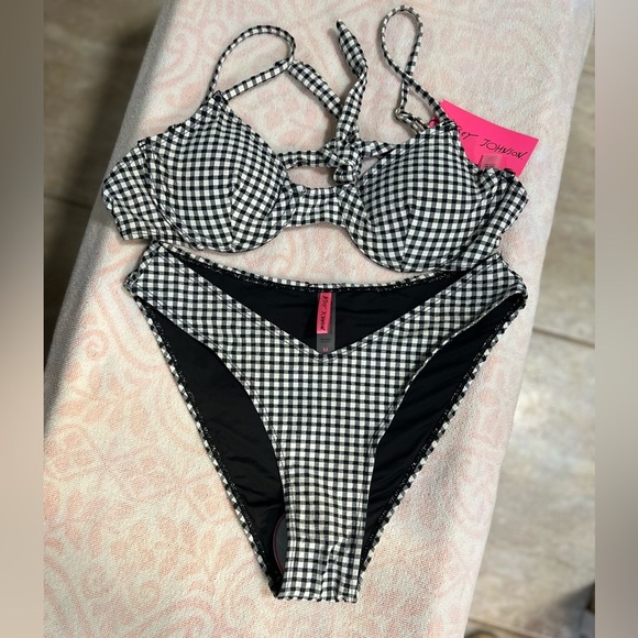 đź–¤BETSEY JOHNSON UNDERWIRE BIKINI W/RUFFLE DETAIL BLACK& WHITE GINGHAMđź–¤SZ M-NWT - Picture 6 of 10